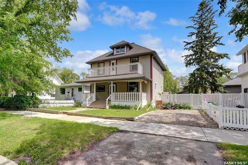 1207 Grafton Ave, Moose Jaw, SK, S6H3S7 | Card Image