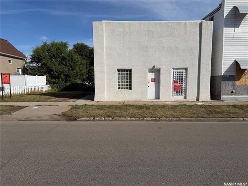 338 Lillooet St W, Moose Jaw, SK, S6H4Z2 | Card Image