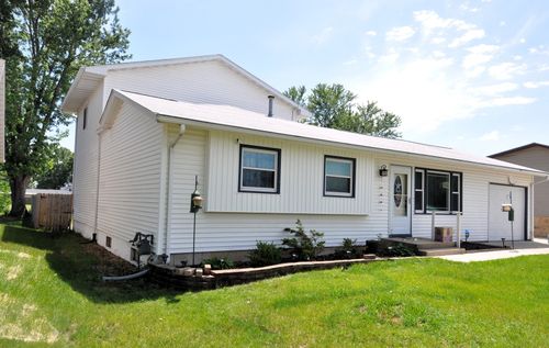 4713 Pine Al Dr, Machesney Park, IL, 61115-2700 | Card Image