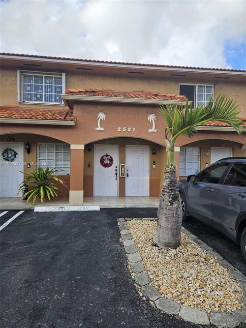208-2527 W 76th St, Hialeah, FL, 33016-5680 | Card Image