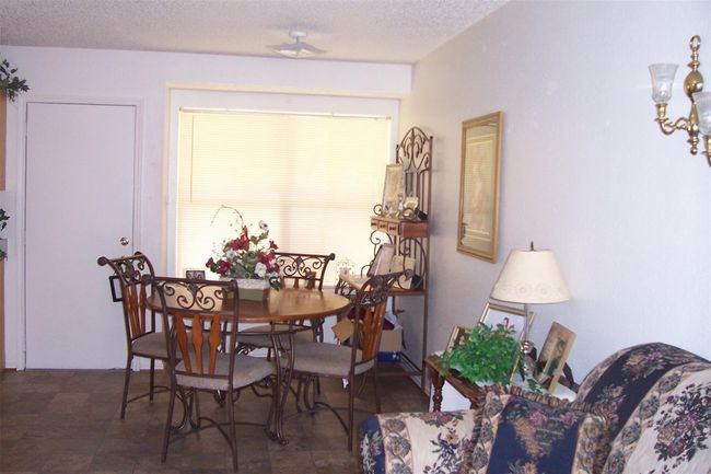303 E Avenue E, Condo with 1 bedrooms, 1 bathrooms and null parking in Hooks TX | Image 12