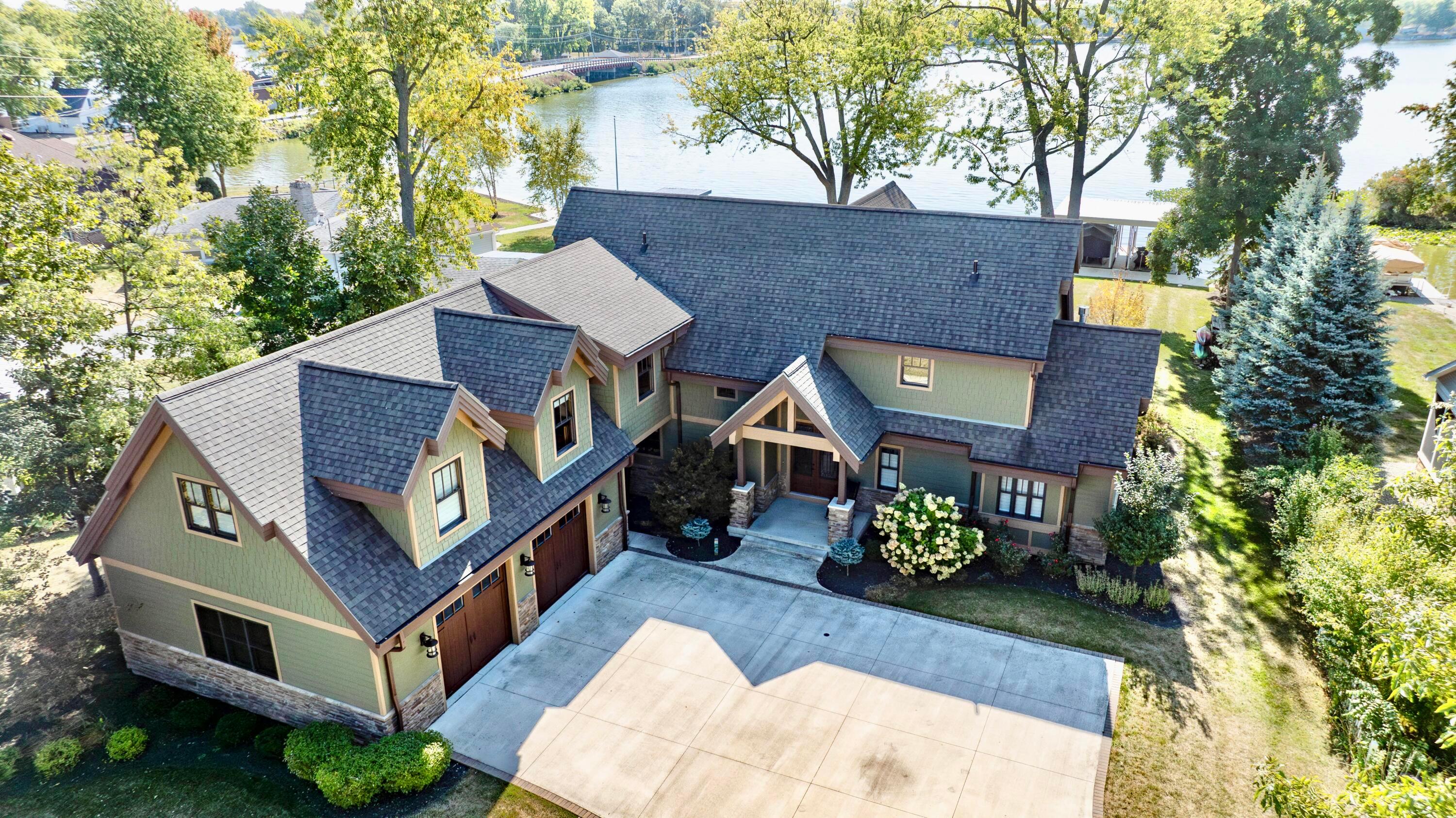Lakeshore Dr, Huntsville, OH 43324