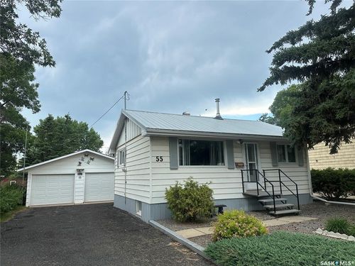 55 12th St, Weyburn, SK, S4H1K4 | Card Image