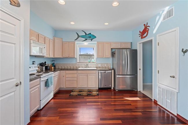 207 S 2 Nd St, House other with 4 bedrooms, 3 bathrooms and 6 parking in Rockport TX | Image 9
