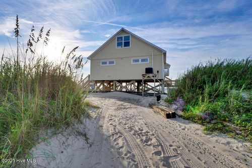 1714 N Shore Dr, Surf City, NC, 28445-6589 | Card Image
