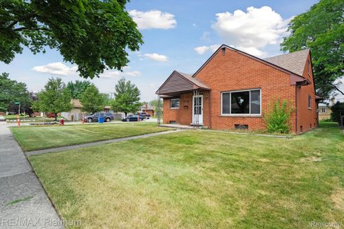 12211 Champaign Ave, Warren, MI, 48089-1245 | Card Image