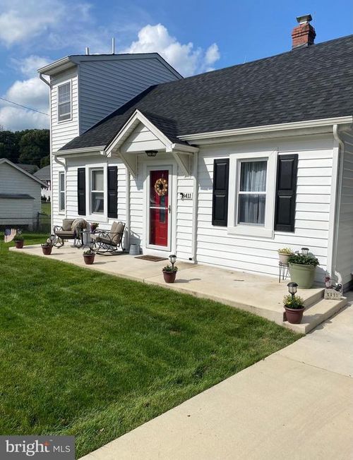 8411 Brady Ave, BOWIE, MD, 20720-4501 | Card Image