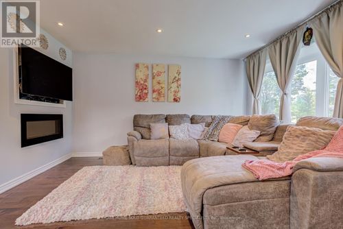 5 Hallow Cres, Etobicoke, ON, M9W2V8 | Card Image