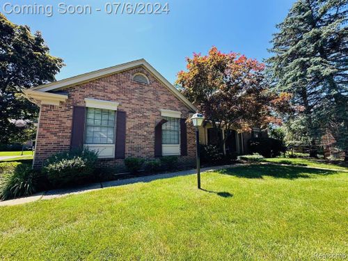 29703 Pine Ridge Circle, Farmington Hills, MI, 48331 | Card Image