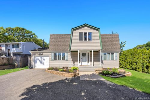 358 Holbrook Rd, Lake Ronkonkoma, NY, 11779-1815 | Card Image