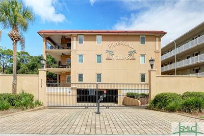 305 - 3 15th Street, Condo with 3 bedrooms, 2 bathrooms and null parking in Tybee Island GA | Image 1