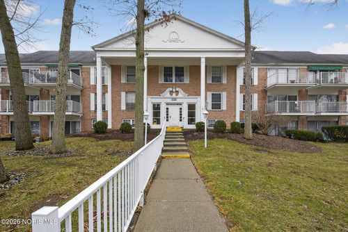 5679 Monroe St, Sylvania, OH, 43560-2726 | Card Image