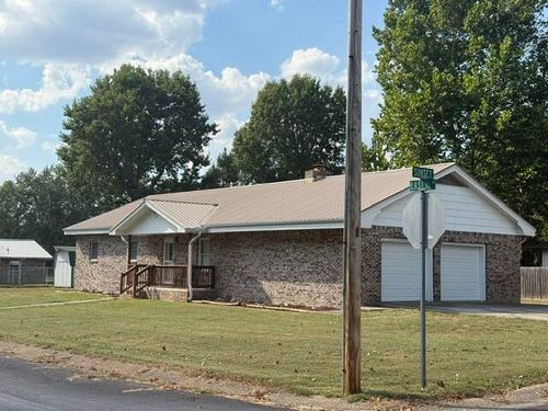911 E 10th St, Mountain Grove, MO, 65711-1242 | Card Image