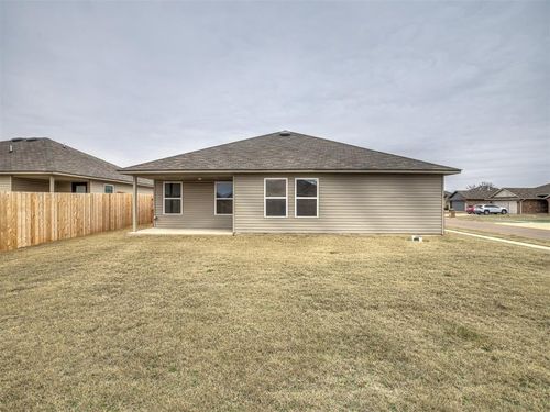 1125 S Appaloosa Ln, Mustang, OK, 73064-4640 | Card Image
