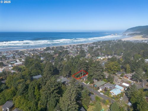 216 E Harrison St, Cannon Beach, OR, 97110-3031 | Card Image