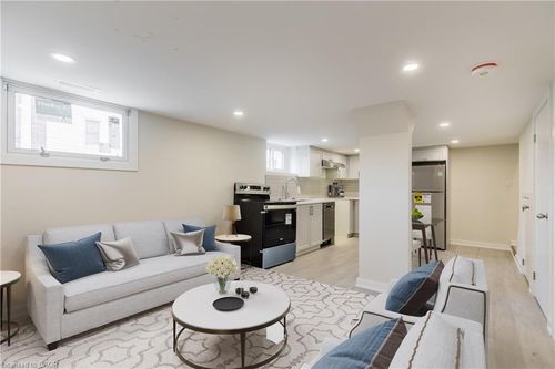 2-129 E 22nd St, Hamilton, ON, L8V2V5 | Card Image