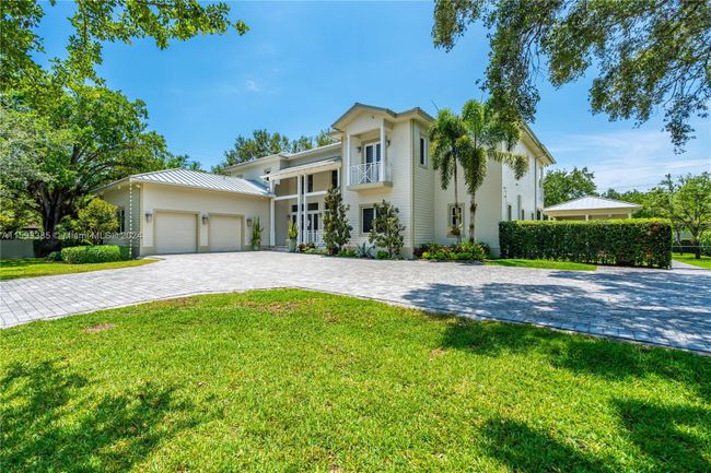 8200 Sw 111th Ter, House other with 5 bedrooms, 4 bathrooms and null parking in Miami FL | Image 2