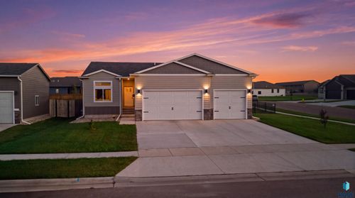 5301 E Lumin St Street, Sioux Falls, SD, 57108 | Card Image