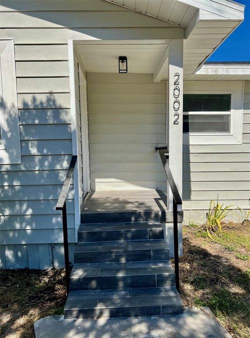 2002 E Hanna Ave, TAMPA, FL, 33610-3567 | Card Image