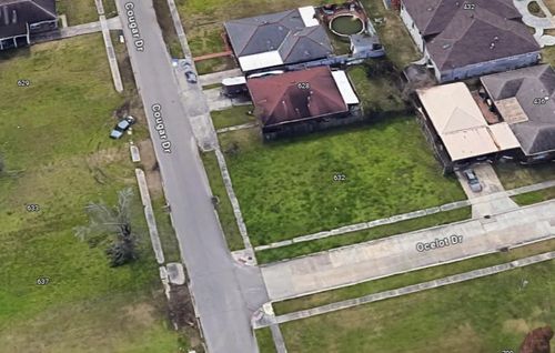 632 Cougar Dr, Arabi, LA, 70032-2032 | Card Image