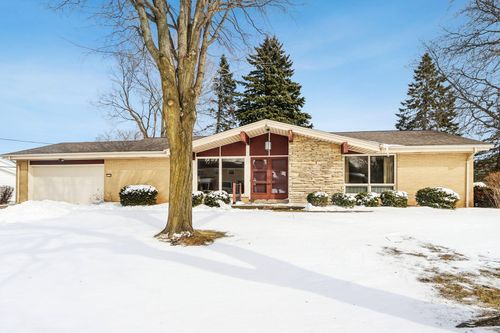 3254 S 121st St, WEST ALLIS, WI, 53227-3807 | Card Image