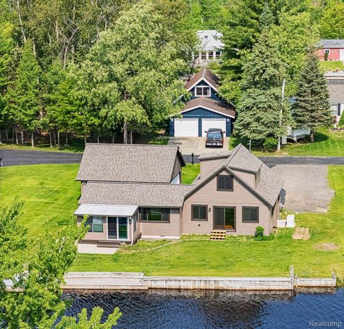 115 Choctaw Trl, Prudenville, MI, 48651-9725 | Card Image
