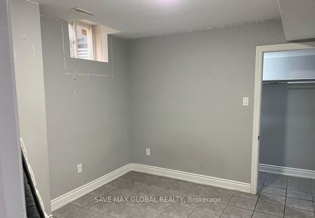 BASEMENT-2-ROOM-UNIT - 61 Canarvan Crt, House other with 2 bedrooms, 1 bathrooms and 1 parking in Brampton ON | Image 4