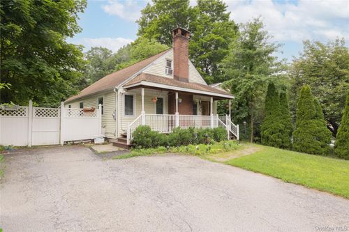 22 W Crooked Hill Rd, Pearl River, NY, 10965-1156 | Card Image