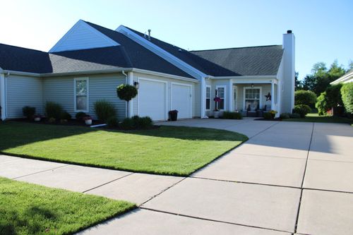 9090 Norris Dr, Hobart, IN, 46342 | Card Image