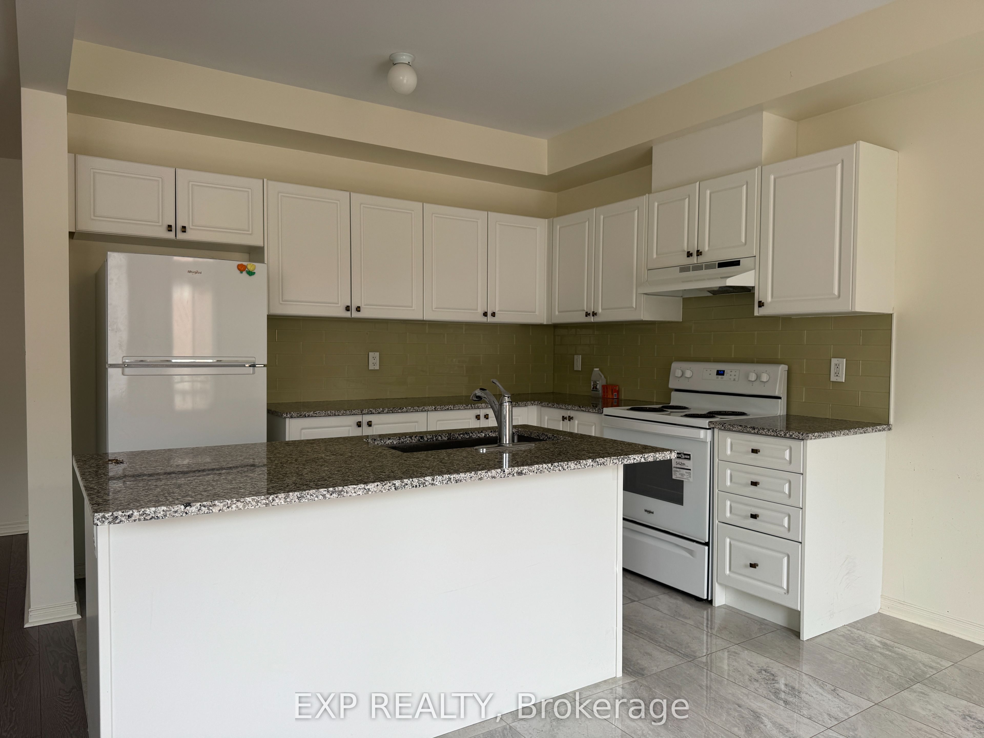 Residential Lease in Richmond Hill 3