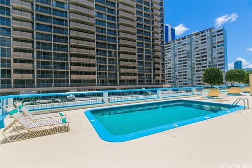 922-1560 Kanunu Street, Honolulu, HI, 96814 | Card Image