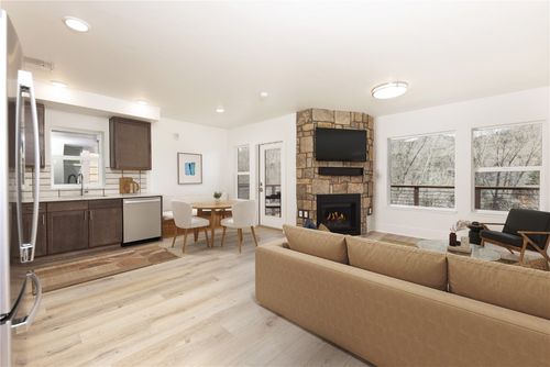 c-209-1044 Blue River Pkwy, SILVERTHORNE, CO, 80498-5338 | Card Image