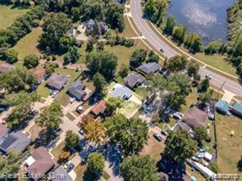 41744 Mae Wood Dr, Sterling Heights, MI, 48313-2568 | Card Image