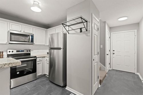 1232 Wysteria Dr, Lee's Summit, MO, 64082-4157 | Card Image