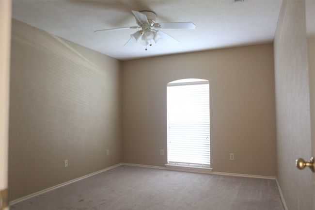 Unfurnished room with carpet flooring, ceiling fan, and baseboards | Image 12
