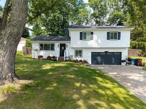 2664 Biscayne Dr, Akron, OH, 44319-2020 | Card Image