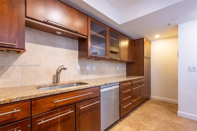 APT-101 - 50 Ocean Lane Dr, Condo with 3 bedrooms, 2 bathrooms and null parking in Key Biscayne FL | Image 12