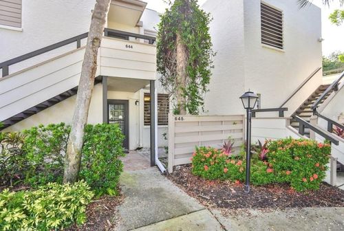 645 Woodlawn Dr, Bradenton, FL, 34210-3032 | Card Image