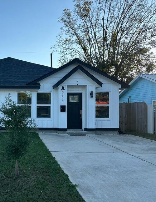a-5202 Northridge Dr, Houston, TX, 77033-2947 | Card Image