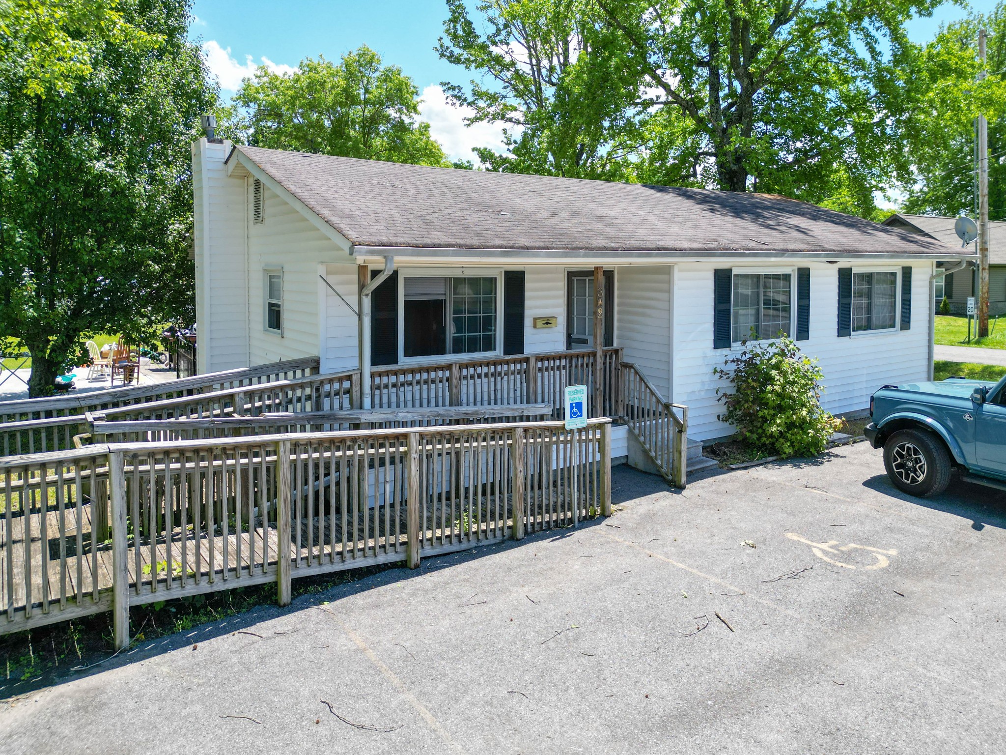 Sandye Ave, Portland, TN 37148