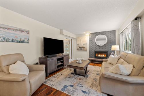 107-1368 Foster St, White Rock, BC, V4B3X4 | Card Image