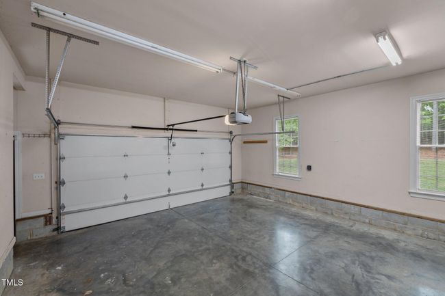 Garage interior | Image 52