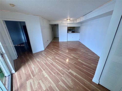 apt-404-102 Sw 6th Ave, Miami, FL, 33130-1493 | Card Image