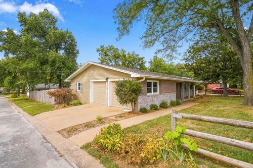 1665 S Catalina Avenue, Springfield, MO, 65804 | Card Image