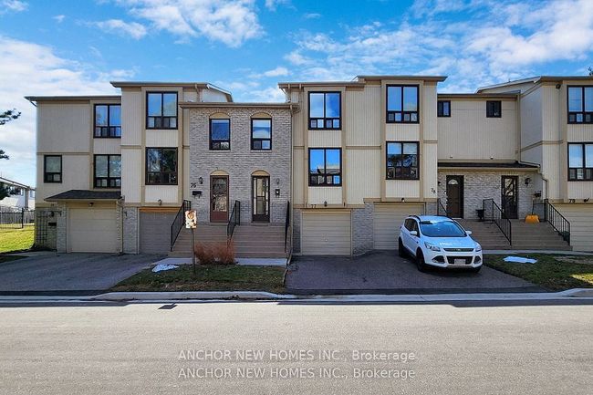 77 Guildford Cres, Condo with 3 bedrooms, 2 bathrooms and 2 parking in Brampton ON | Image 2