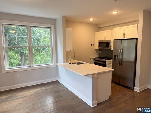 40 Park Ave, Park Ridge, NJ, 07656-1454 | Card Image