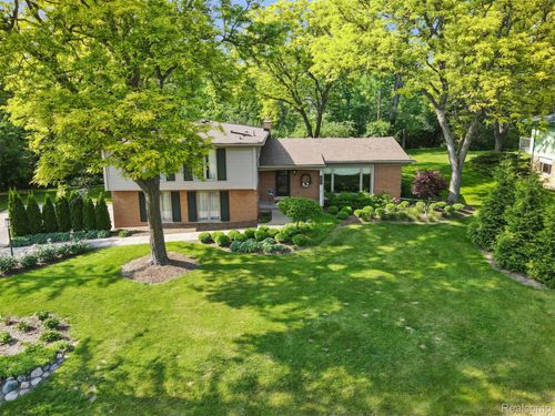 2650 Binbrooke Dr, Troy, MI, 48084-1063 | Card Image