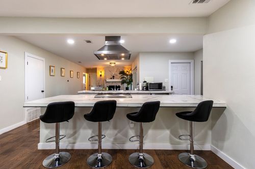 1707 Deerfield Dr, Austin, TX, 78741-3704 | Card Image