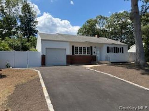 31 Foxwood Dr E, Huntingtn Sta, NY, 11746-2128 | Card Image
