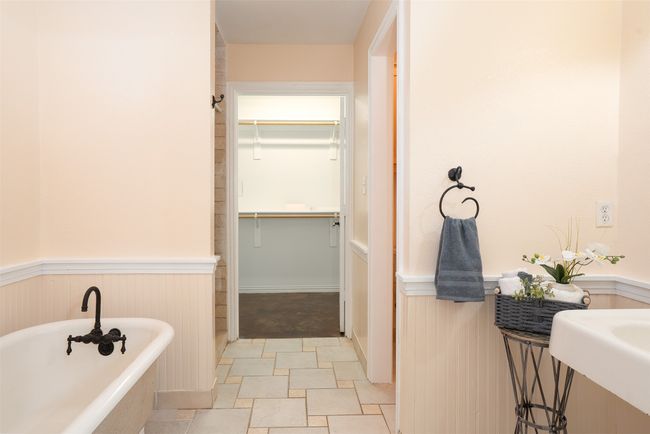 600 Seals Rd, House other with 4 bedrooms, 3 bathrooms and null parking in Bartonville TX | Image 20